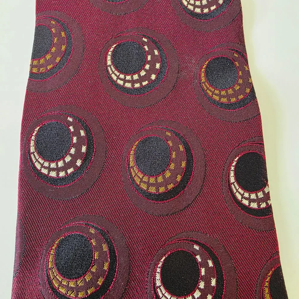 Hugo Boss Silk Tie Burgundy Geometric Circle Pattern Italy Designer Neck Tie